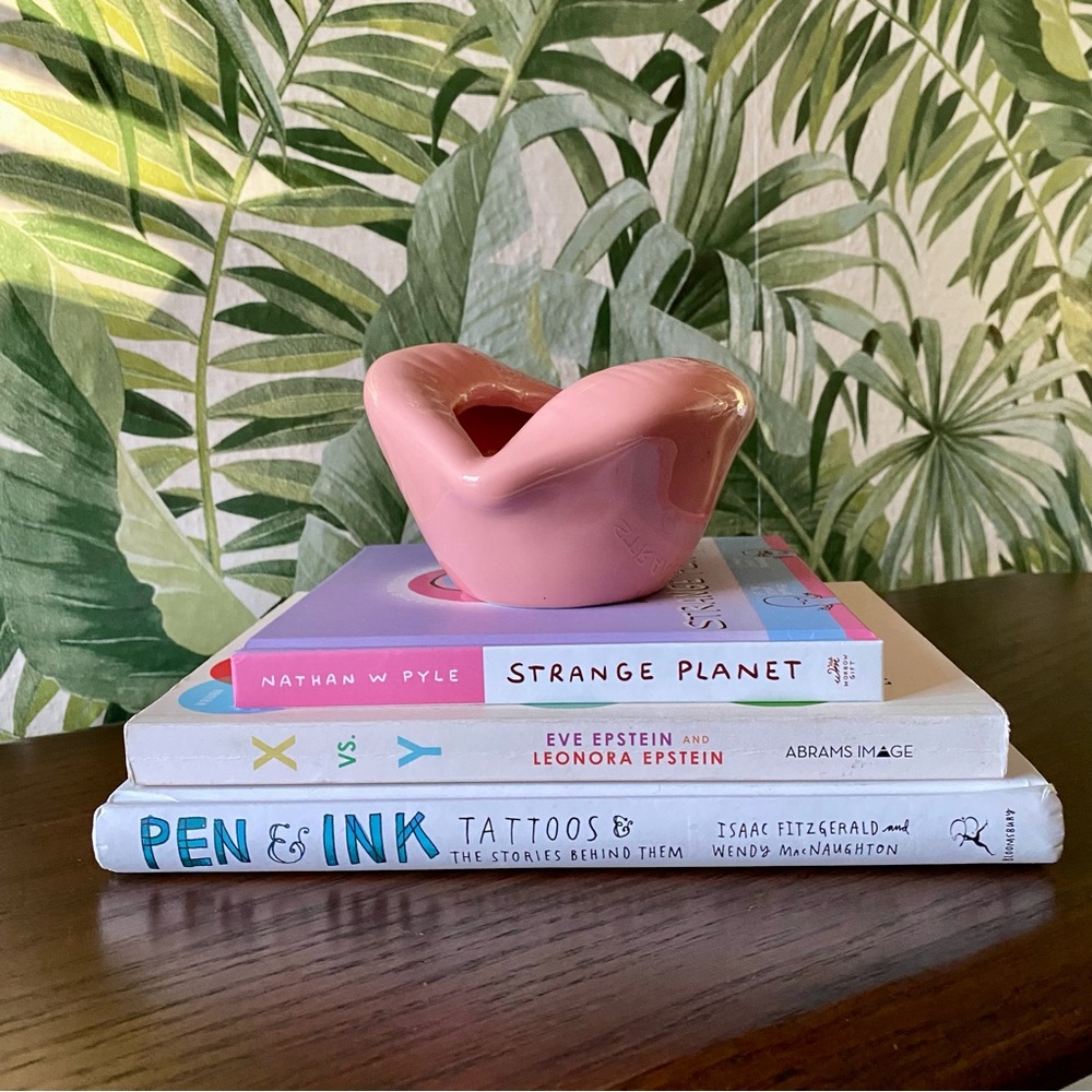 Ceramic Pink Lips Ashtray/ Trinket Dish/ Jewelry Holder/ Planter - Picture 2 of 9